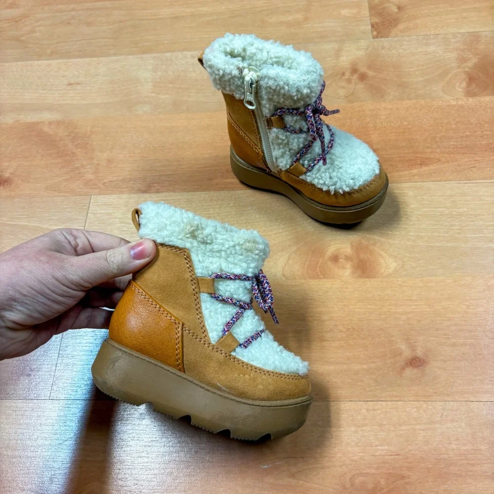Cat & Jack Tan & Cream Platform Arya Zipper Shearling Winter Boot Toddler Size 5
